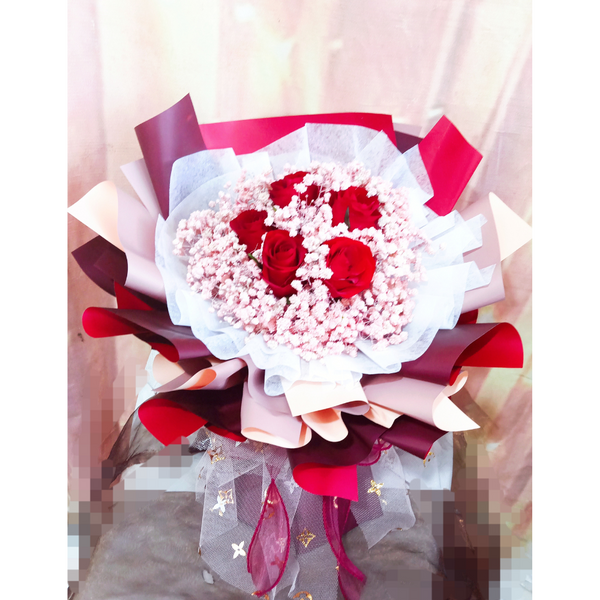 Roses with Baby Breath Flower Bouquet (Kuching Delivery Only) Giftr