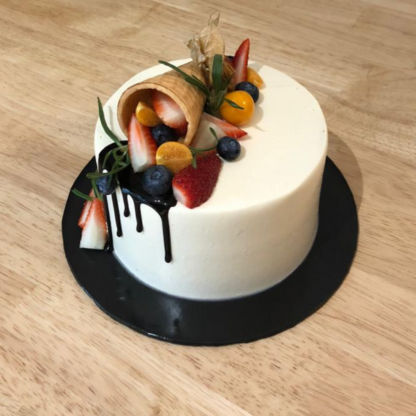 Ice Cream Con with Fresh Fruits Cake (Kota Kinabalu Delivery Only