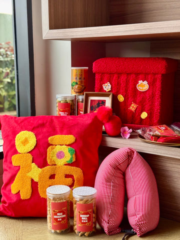 福气坐满 Blessed Abode CNY Hamper Gift Set 2026 | Red Storage Stool, Plate, Massage Stick, Abalone, Pillow Cover, Cookies (Klang Valley Delivery) - CNY Hampers & Gifts 2026