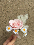 Blush Daisy Rose Boutonnière (Klang Valley Delivery Only)