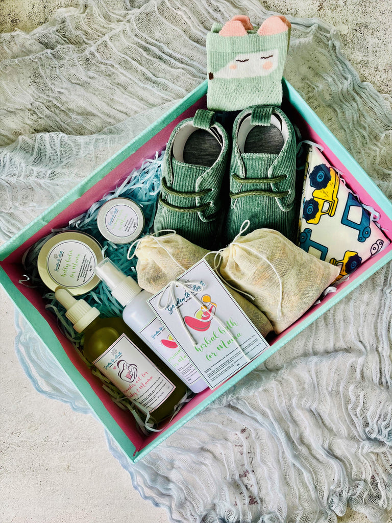 Post Natal Green + Wonder Oil Gift Set for Mommy & Baby Boy | (Klang Valley Delivery Only)