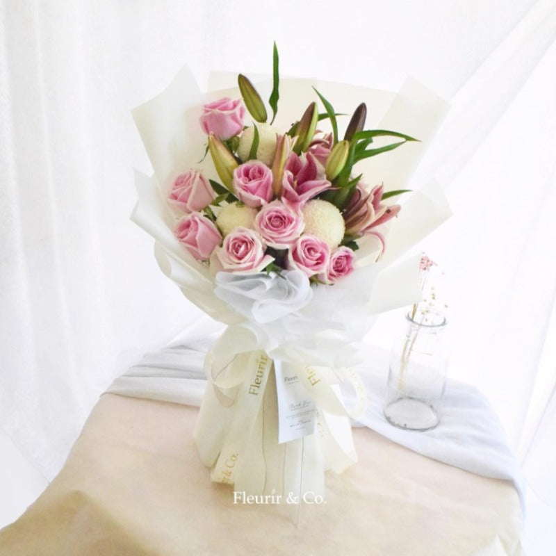 Classic Lily Rose Flower Bouquet (Kuching Delivery Only)