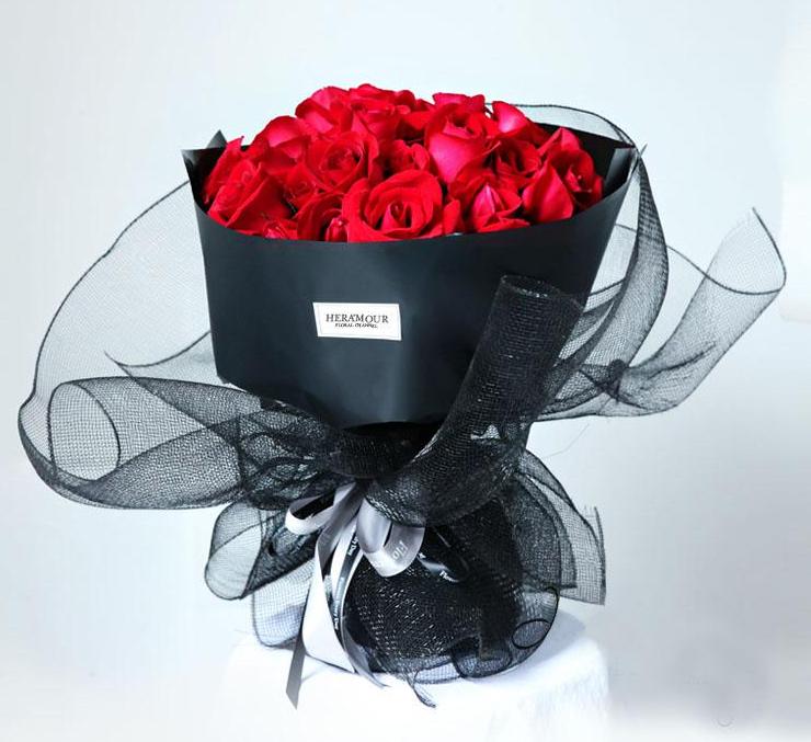 Red Rose Black Lace Wrapping Bouquet | Giftr - Malaysia's Leading Online  Gift Shop