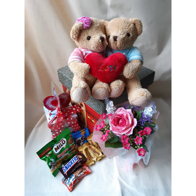 Couple Teddy Bear With Mini Artificial Mixed Flowers & Chocolates Gift Box (Klang Valley Delivery)