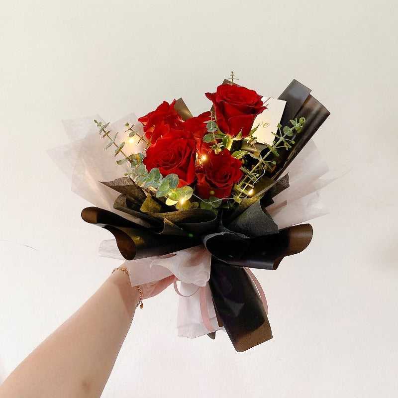 Romance And Mysterious Flower Bouquet (Kuching Delivery Only)