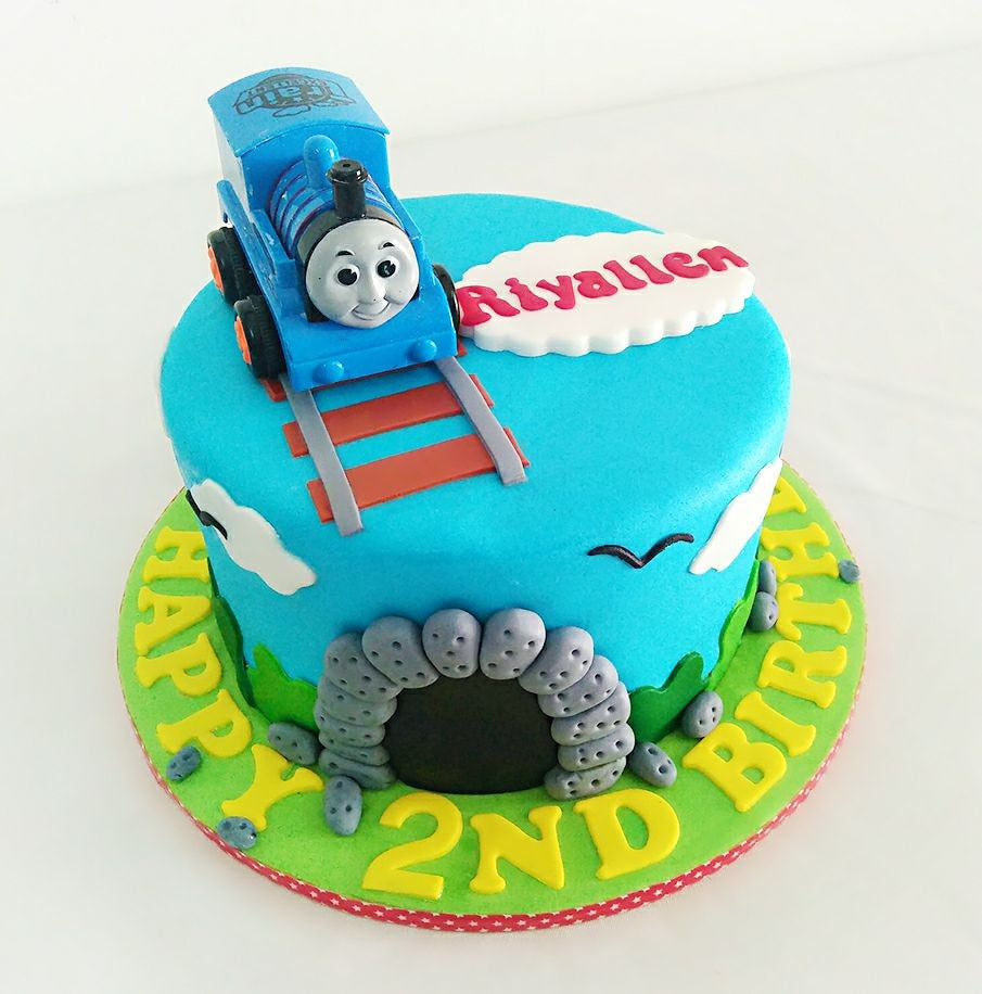 Thomas the tank engine toy cake for kids