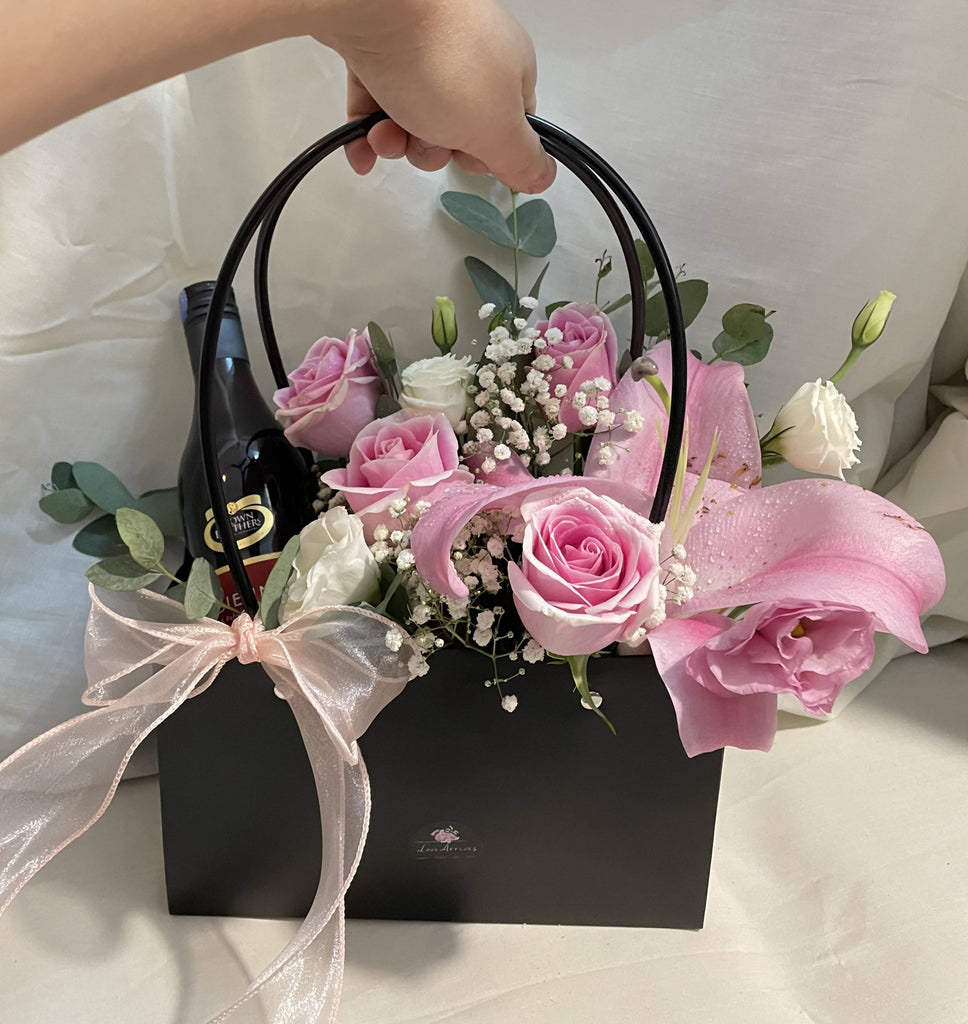 Christmas 2023 Wine Flower Bag (Kota Kinabalu Delivery Only) Giftr