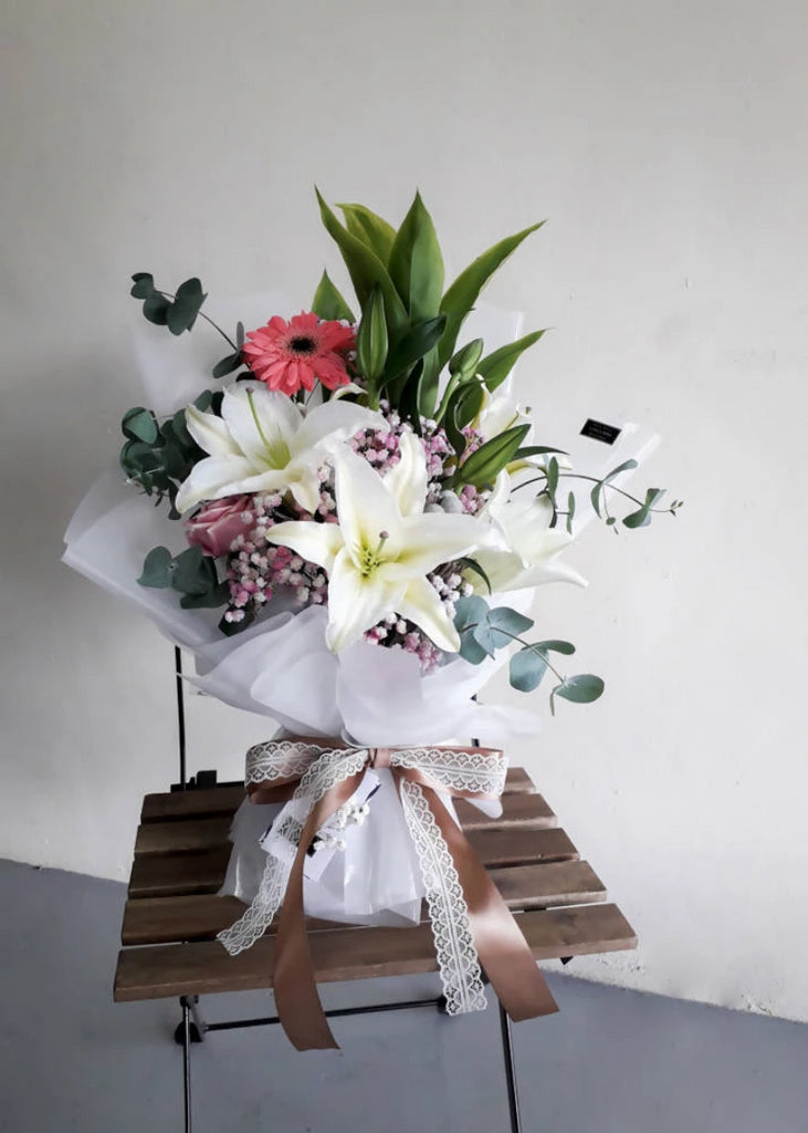 Più Dolce Dello Zucchero - Lily Flower Bouquet (Johor Bahru Delivery only)