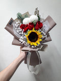 Ridere E Invecchiare Con Te – Sunflower Rose Bouquet (Johor Bahru Delivery only)