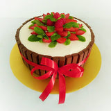 Kitkat and Strawberries Cake