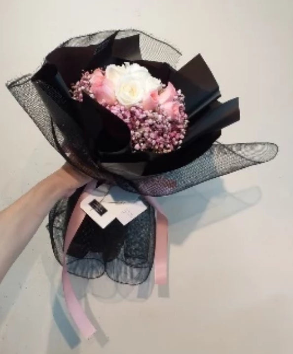 Afecto Presenciado - Rose Flower Bouquet (Johor Bahru Delivery only)