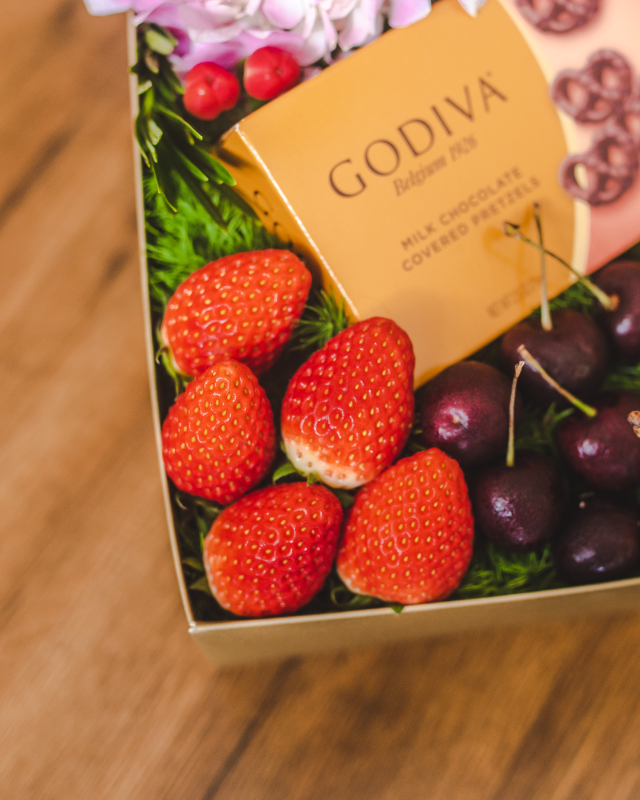 Gold Dust Fruit Box with Godiva Chocolate (Klang Valley Delivery