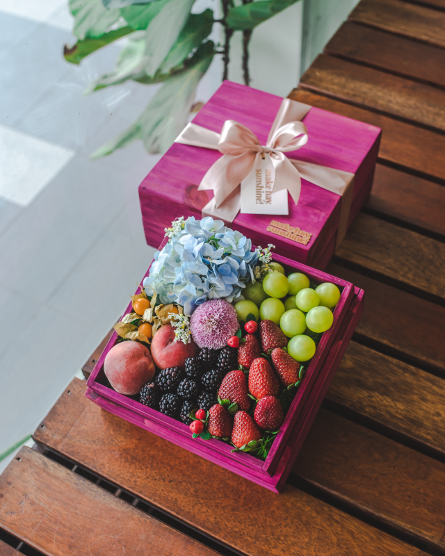 Razzmatazz A Keepsake Wooden Fruit Gift Box (Klang Valley Delivery