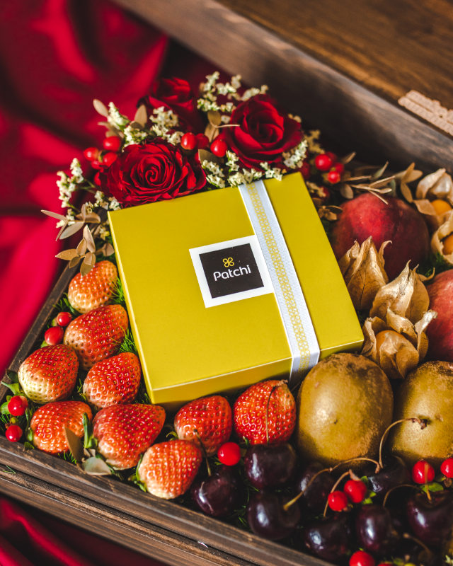 Elegance Fruit Gift Box with Patchi Chocolate (Klang Valley Delivery