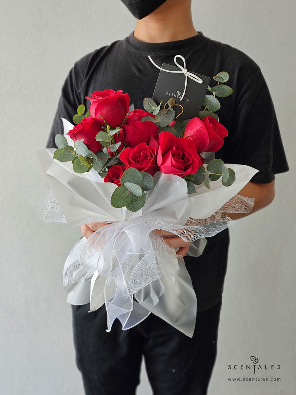 Scentales Minimalist Red Rose Flower Bouquet with Vase (Johor Bahru De