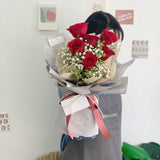 V2023 – Caroline Red Rose Bouquet ( Fresh Flower ) (Johor Bahru Delivery)