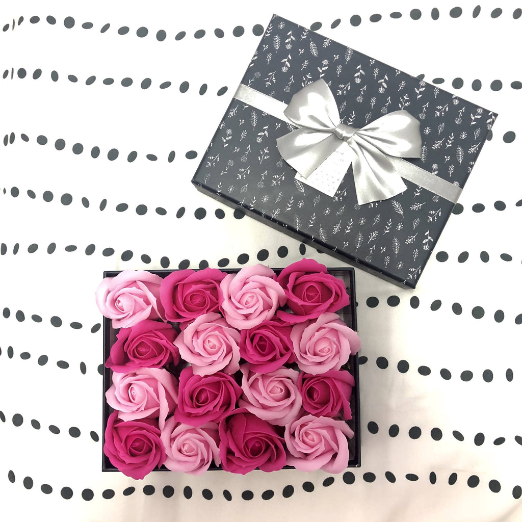 Gift Box with 16 Scented Soap Roses - Pink