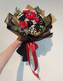 Negro y rojo rosa Flower Bouquet (Johor Bahru Delivery only)