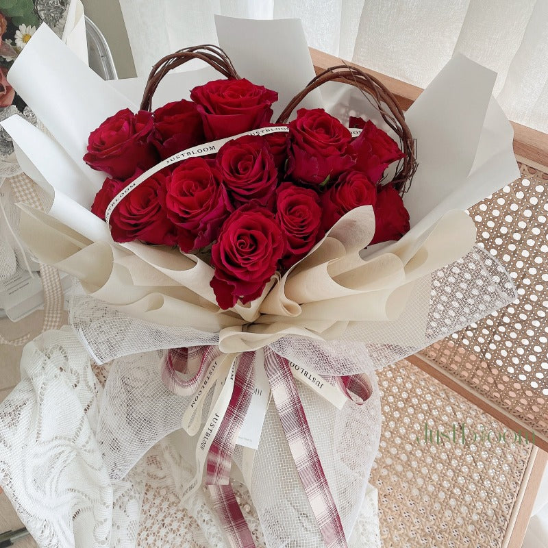Classic Love Arch Red Rose Premium Grade Rose Bouquet (Klang