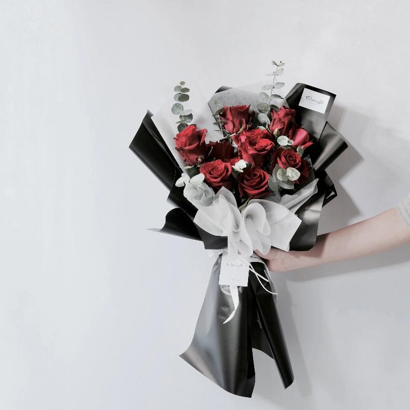 Red Roses Minimal Minimal Red Roses Bouquet | Giftr - Malaysia's Leading Online Gift Shop