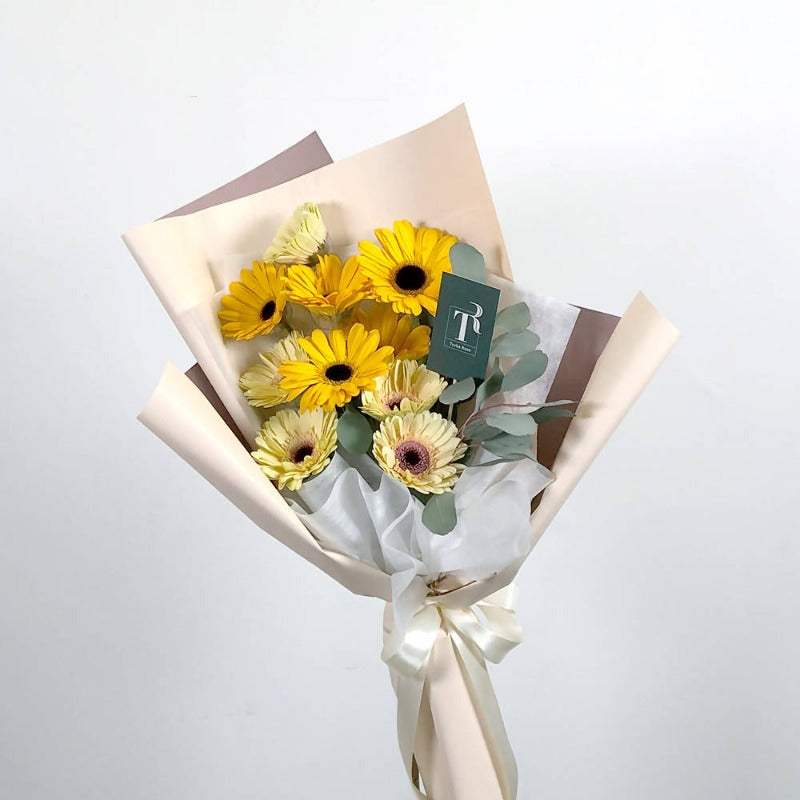 10 Stalks Daisy Flower Bouquet (Melaka Delivery Only)