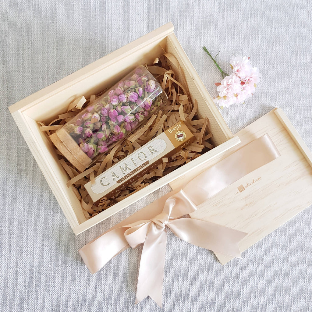FLOWER TEA PINE WOOD GIFT SET 03 - FRENCH ROSE (Nationwide Delivery)