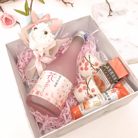 Sakura Kanpai Sake Bunny Gift Box