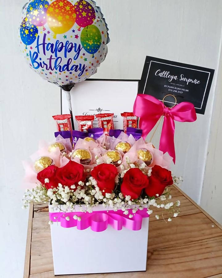 Mix chocolate box bouquet with bubble balloon Surprise delivery area KL,  Selangor & Johor Bahru Whatsapp untuk order:…