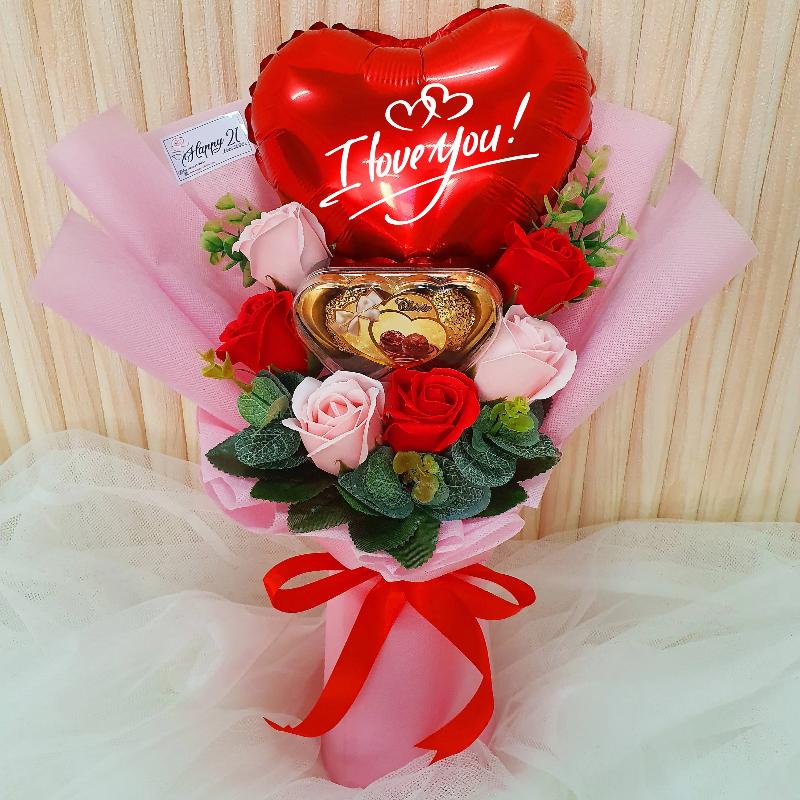 (Self Pick-up Only at Sg. Besi, KL on 14 Feb) Pink & Red Soap Rose Chocolate with Balloon (Valentine's Day 2020)