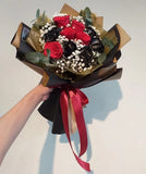 Negro y rojo rosa Flower Bouquet (Johor Bahru Delivery only)