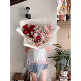 Signature Red and Pink Roses Bouquet (Johor Delivery Only)