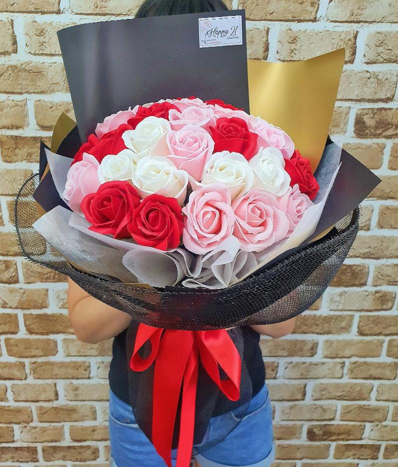 (Self Pick-up Only at Sg. Besi, KL on 14 Feb) 33 Stalks Soap Roses Bouquet (Valentine's Day 2020)