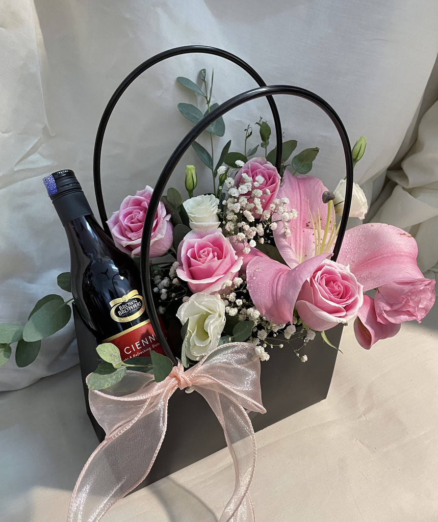 Christmas 2023 Wine Flower Bag (Kota Kinabalu Delivery Only) Giftr