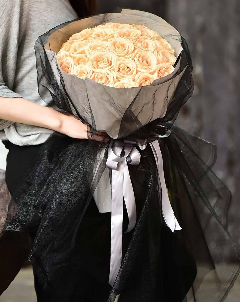Black Louis Champagne Rose Bouquet